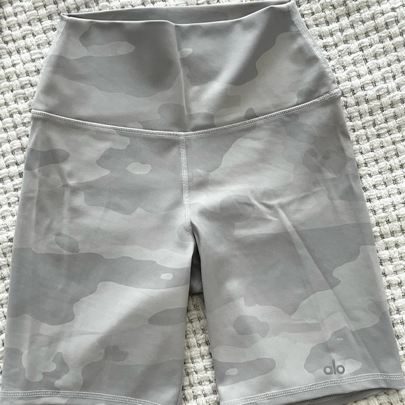 ALO Yoga Bike Shorts - Vapor Camo - Picture 2 of 6